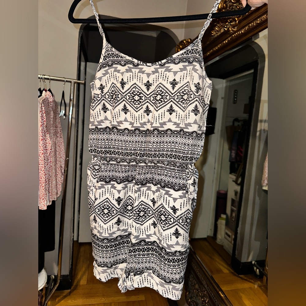 Viscose romper. Black&white pattern. Size US 6